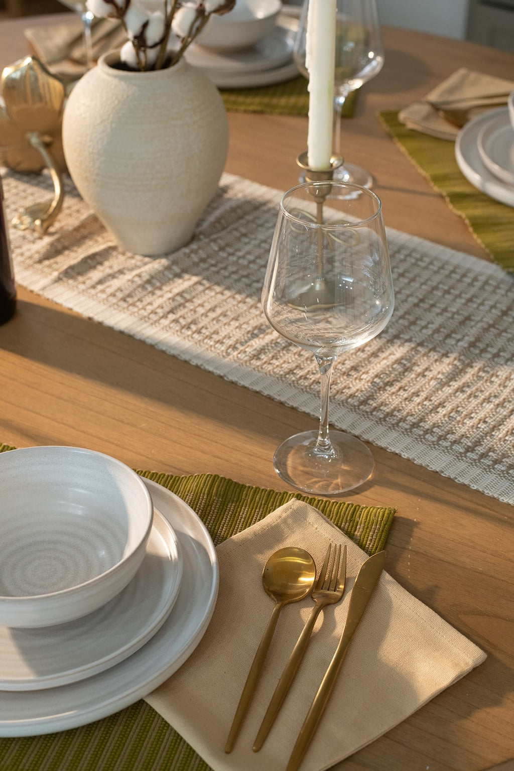 Table Runner - Beige & White